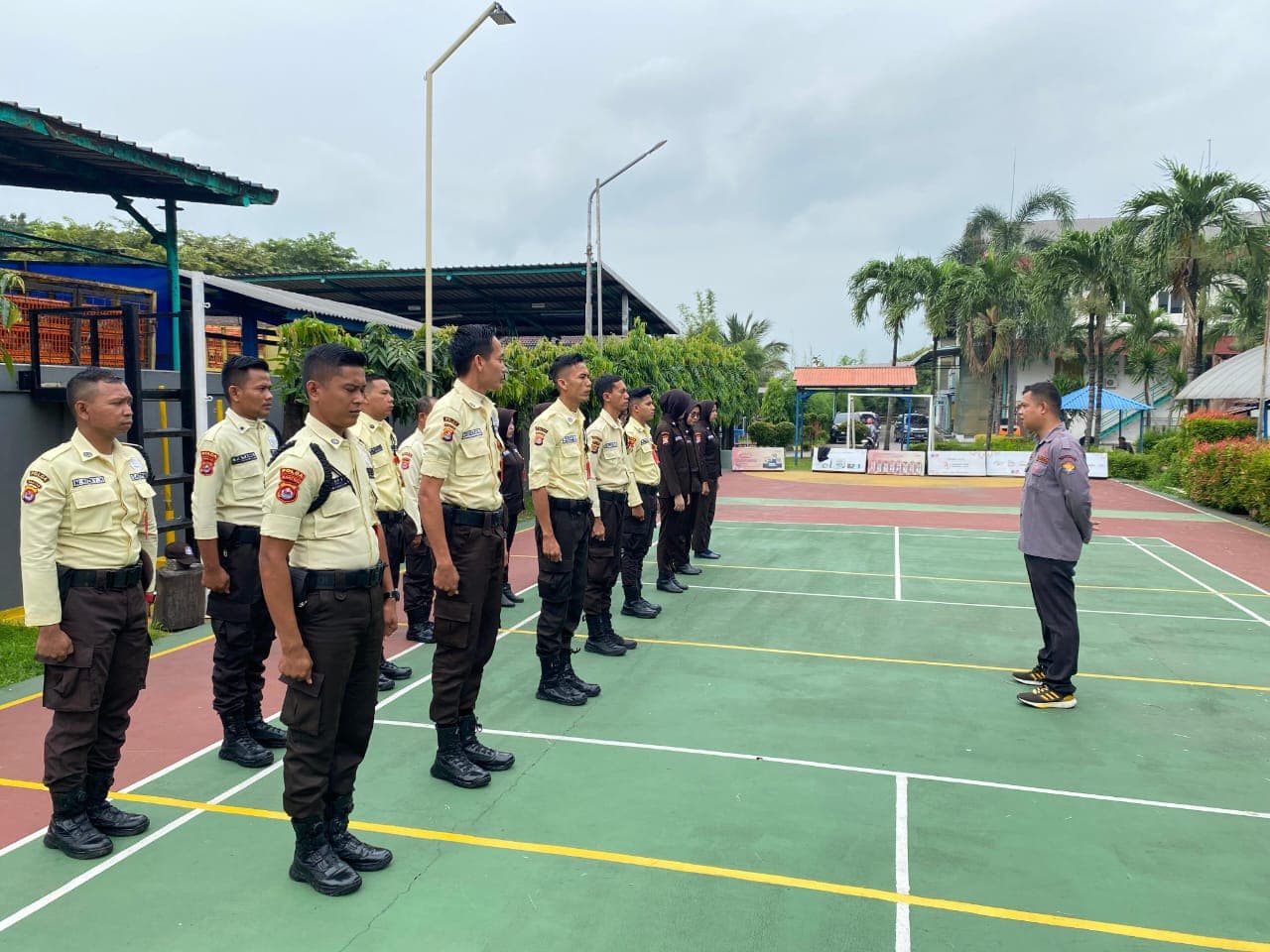 Briefing di lapangan fasilitas